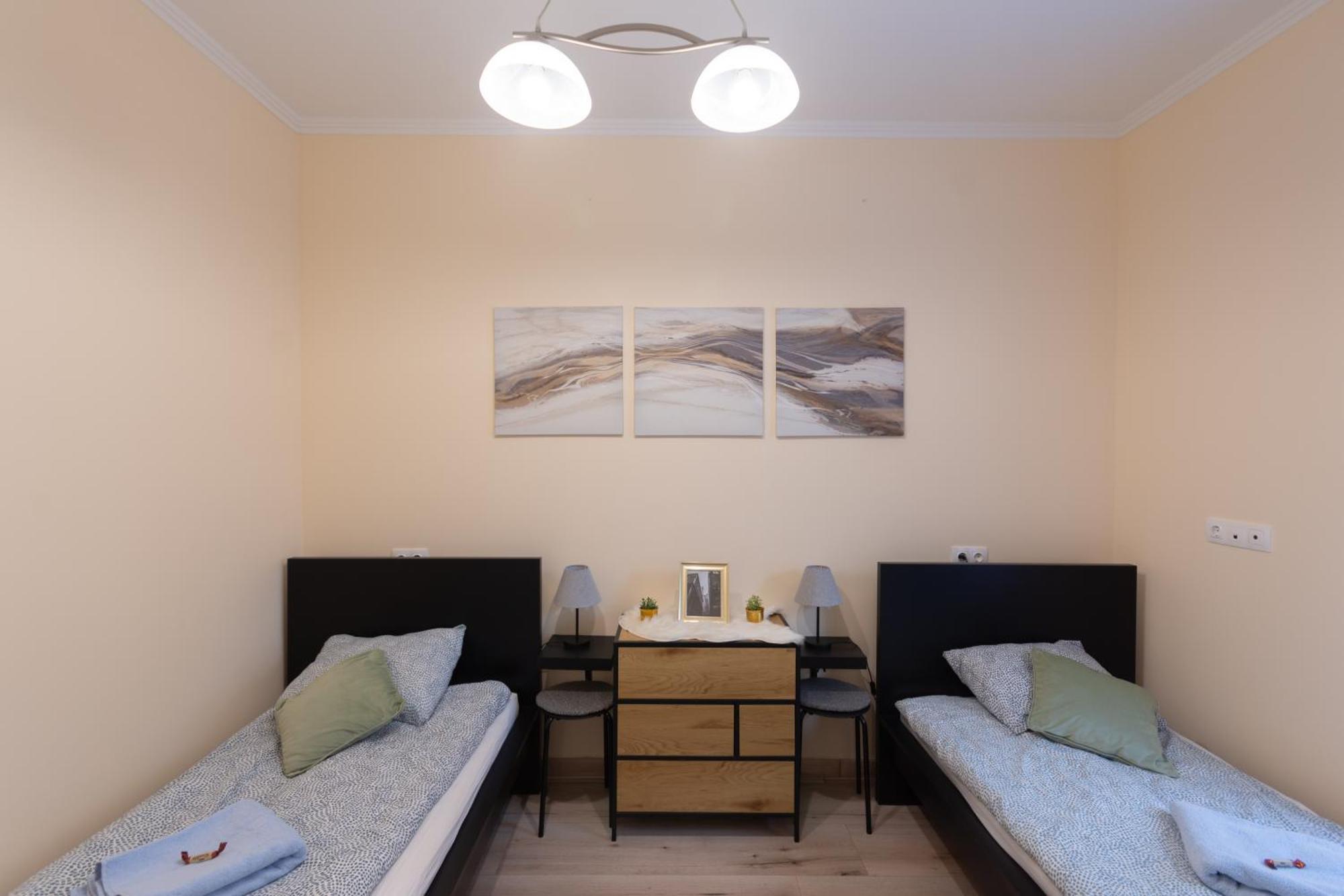 Quiet Rooms In The Bustling City Center Budapest Exterior photo