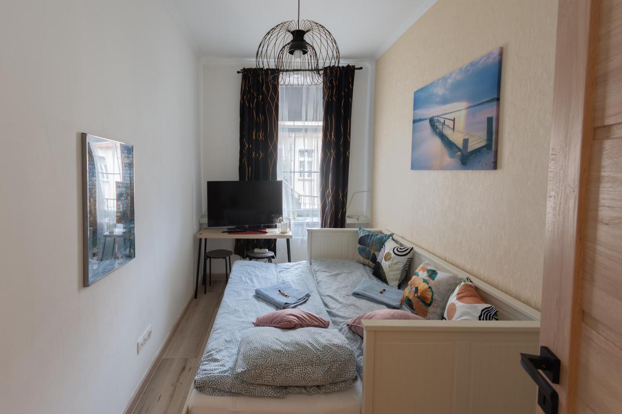 Quiet Rooms In The Bustling City Center Budapest Exterior photo