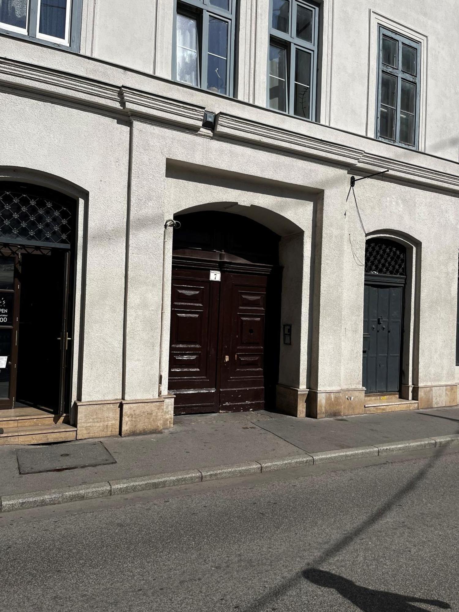 Quiet Rooms In The Bustling City Center Budapest Exterior photo