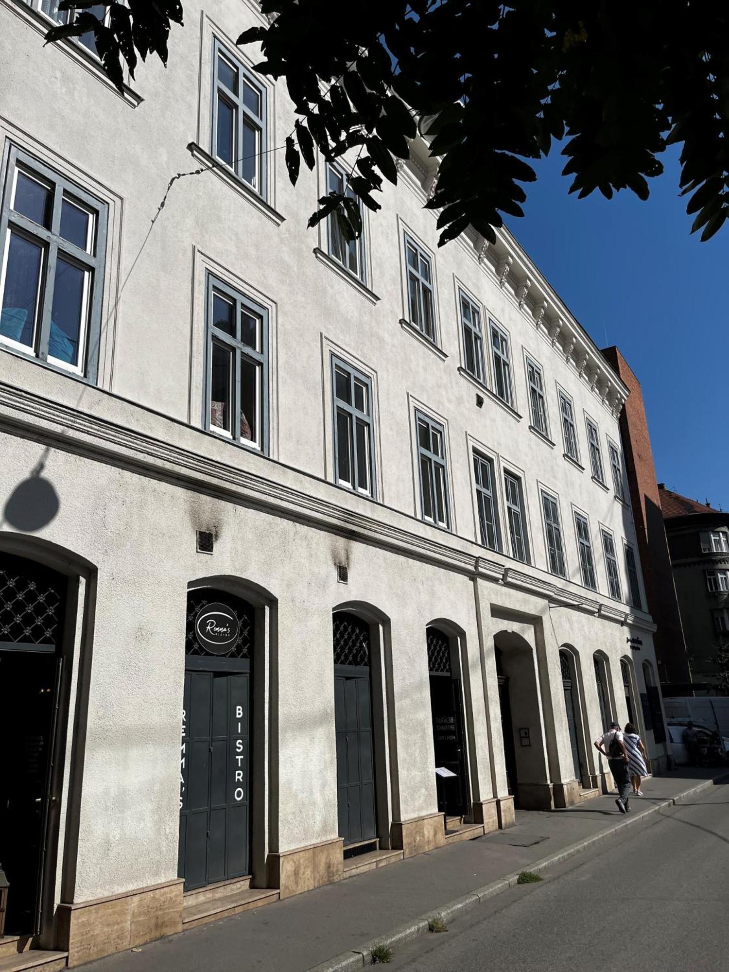Quiet Rooms In The Bustling City Center Budapest Exterior photo